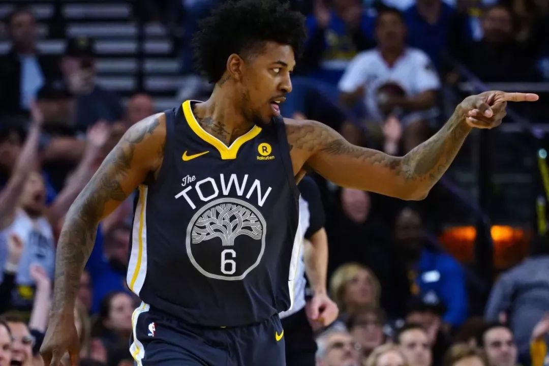 底线发球设 底线发球设